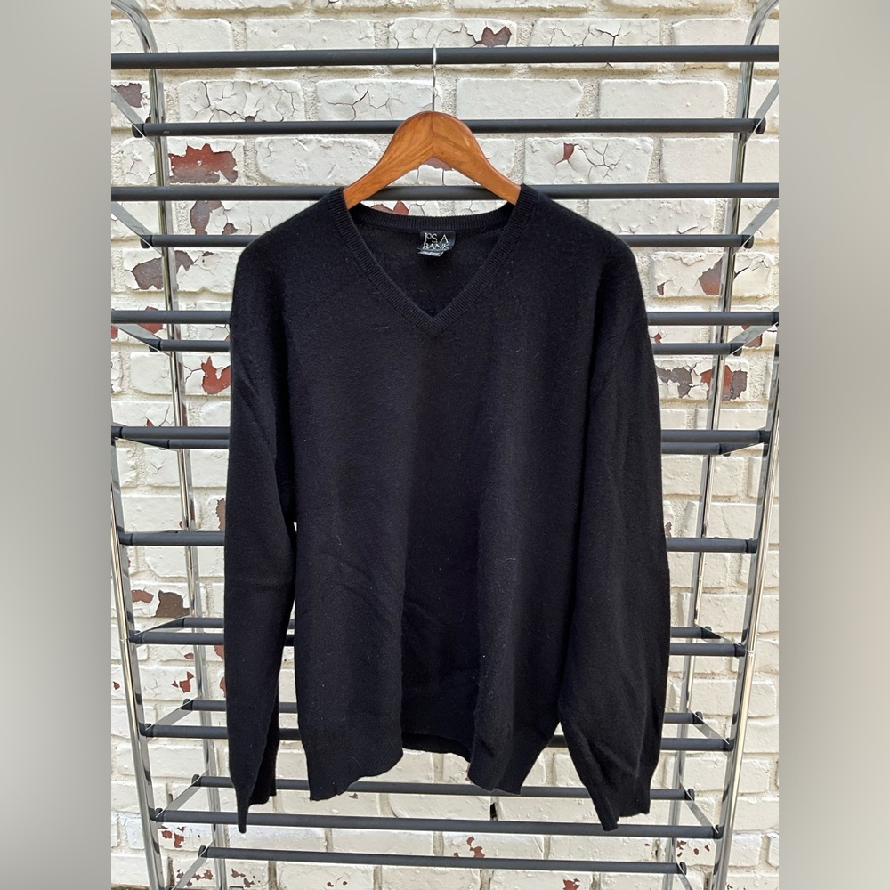 JOS. A. Bank V-neck Cashmere Sweater; Size L